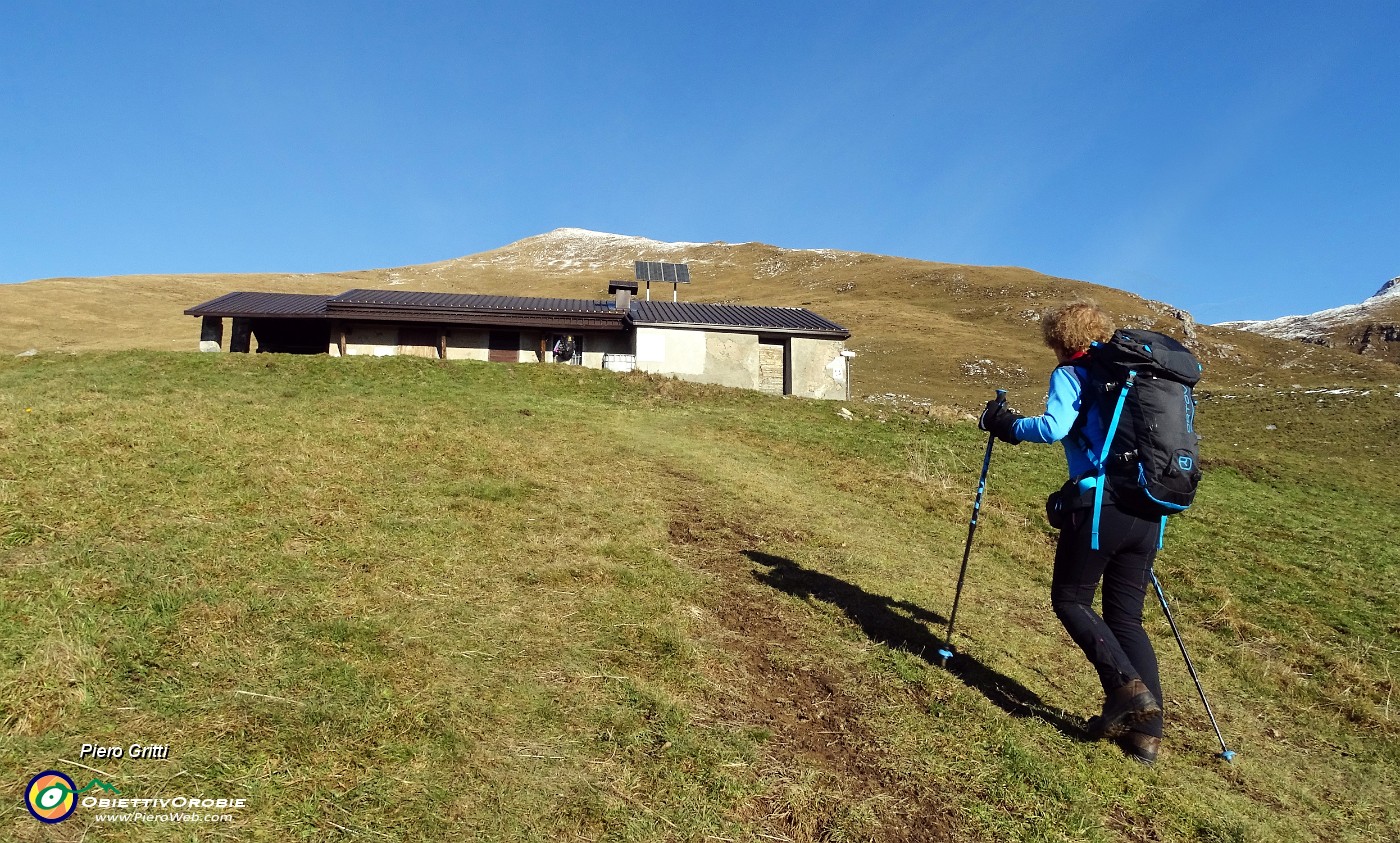 23 Alla Baita Alta di Grem (1631 m).JPG -                                